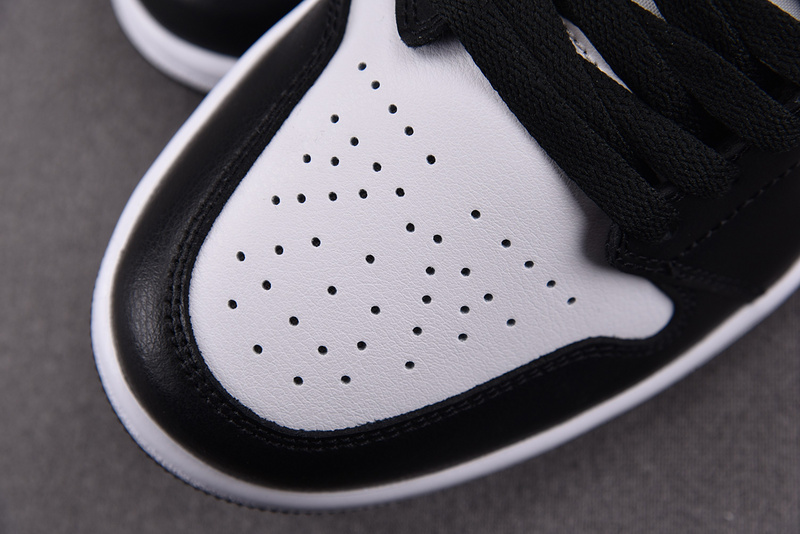 Air Jordan 1 Low "Panda" DC0774-101