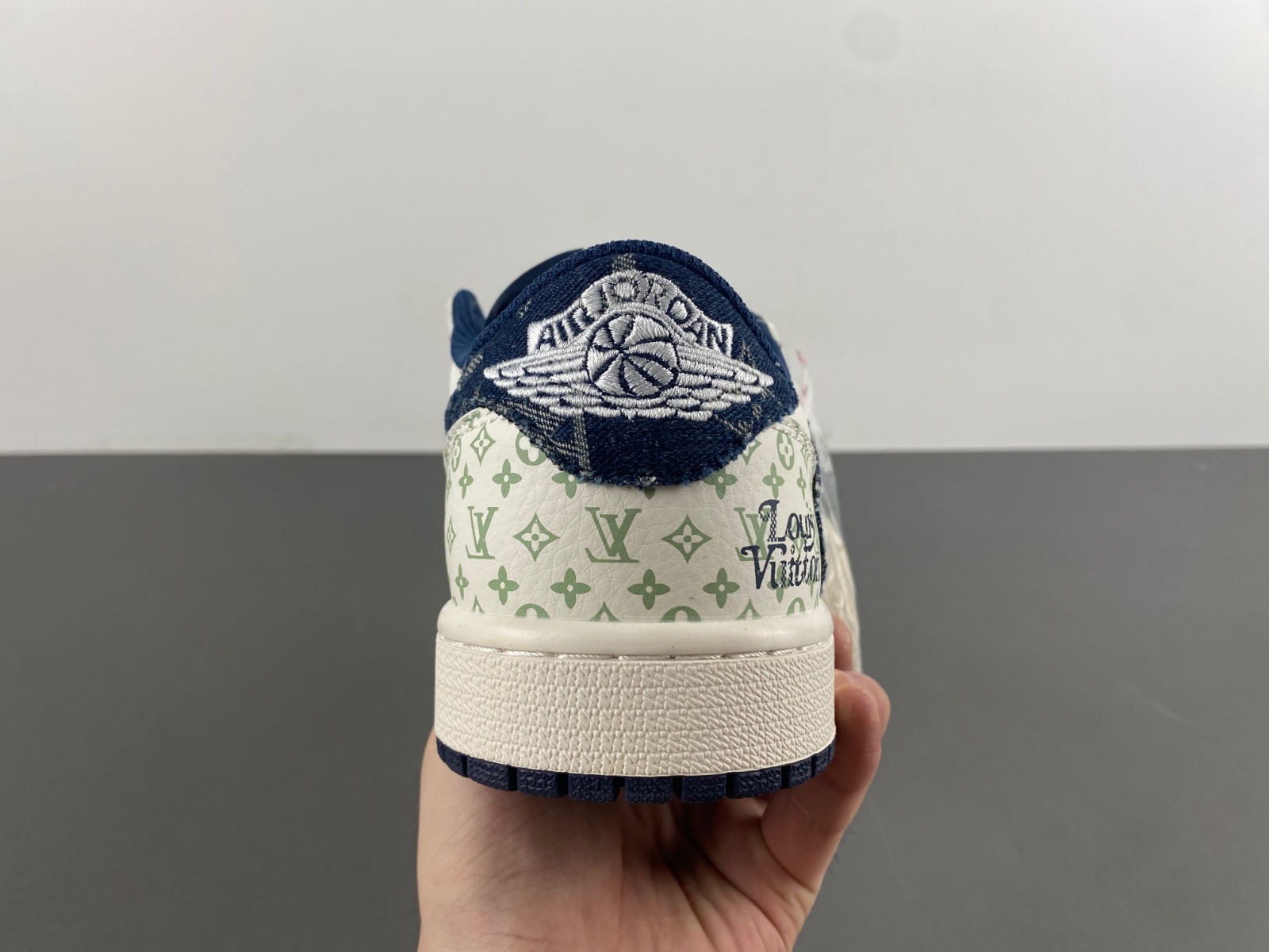 Travis Scott x Air Jordan 1 Low OG  SJ2968-004