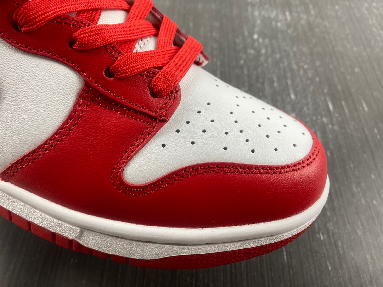 Nike Dunk High "Championship Red" DD1399-106