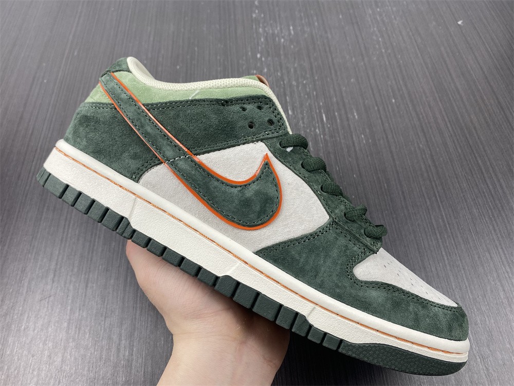 Katsuhiro Otomo x Nike Dunk Low "Steam Boy"