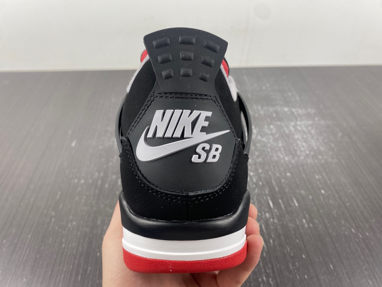 Air Jordan 4 SB bred