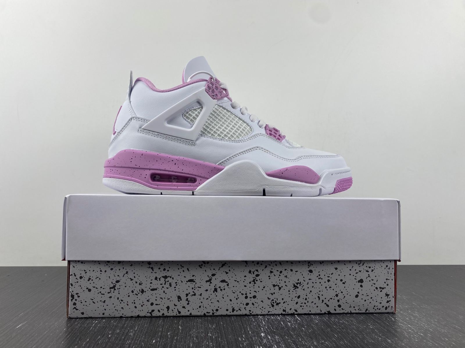 Air Jordan 4 “Pink Oreo” unreleased