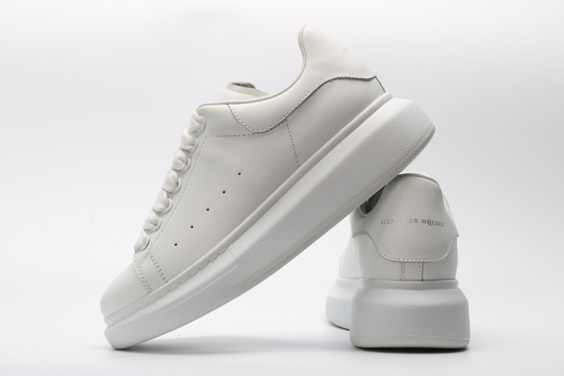 MCQUEEN OVERSIZED SNEAKER