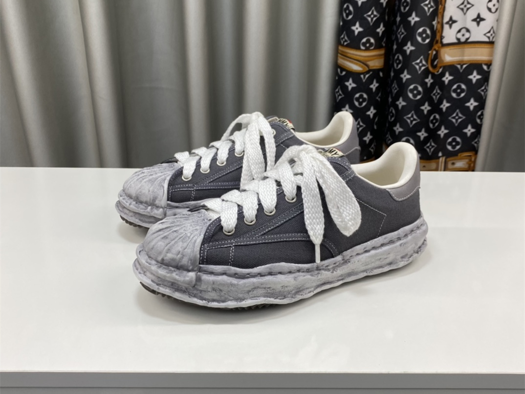 Maison Mihara Yasuhiro Low-Top Sneakers MMY-024