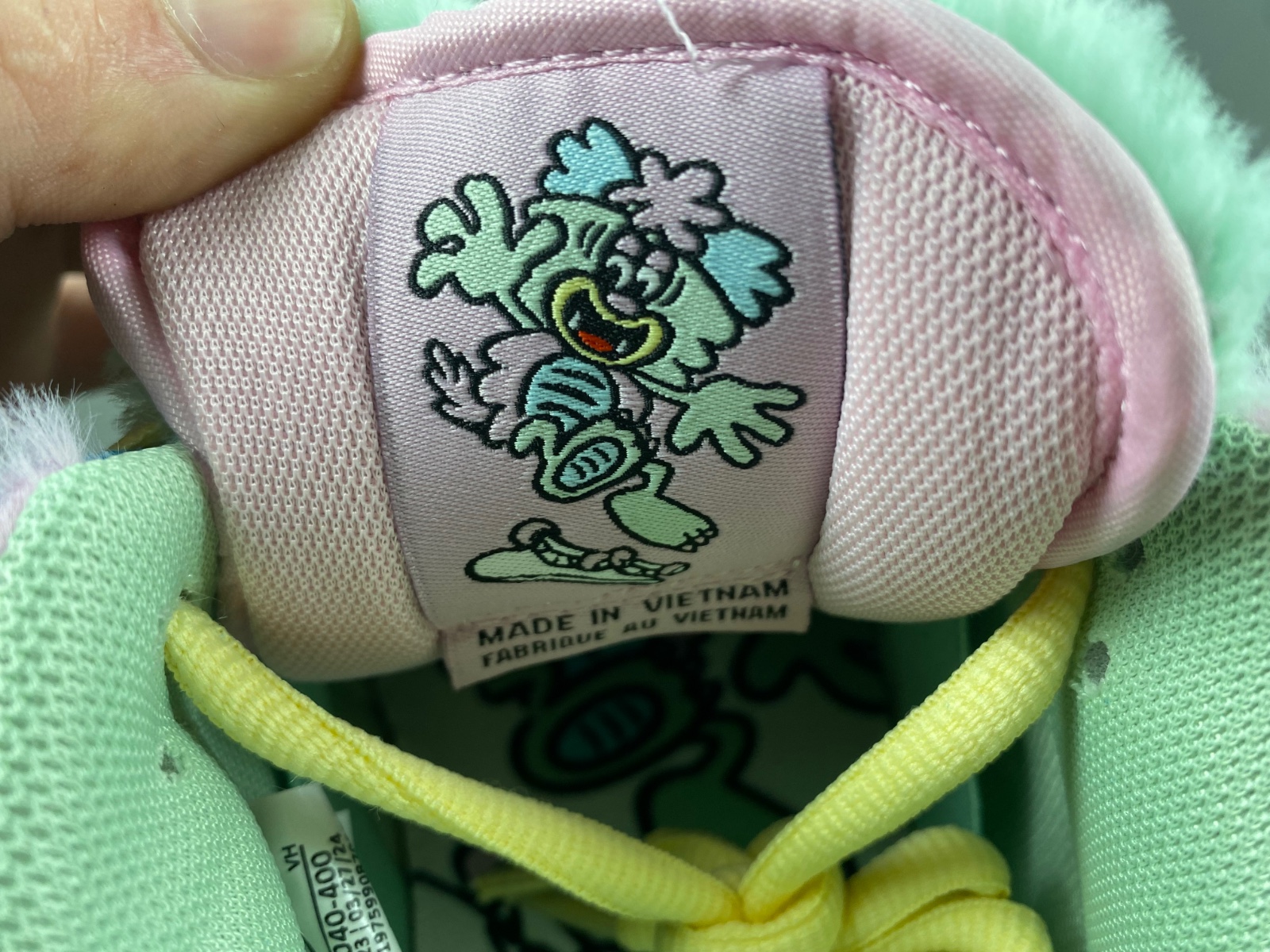 Verdy x Nike SB Dunk Low “Visty”  FN6040-400