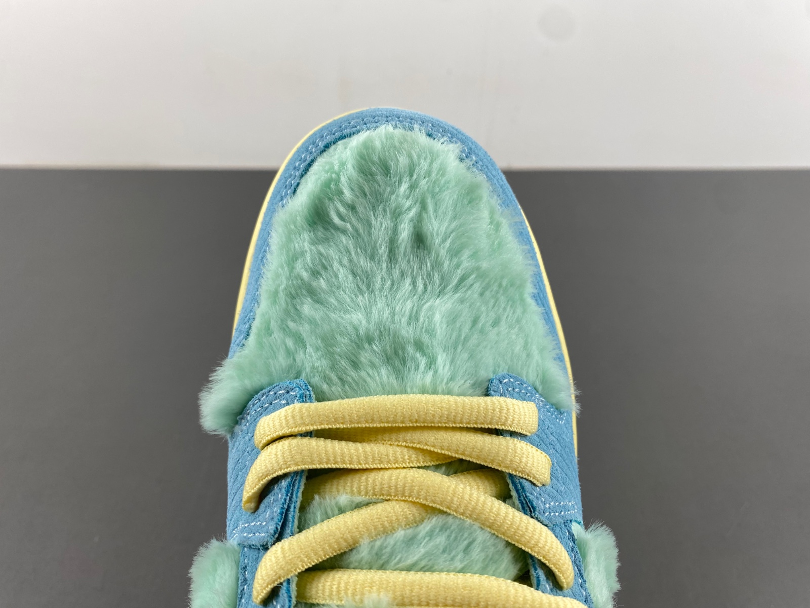 Verdy x Nike SB Dunk Low “Visty”  FN6040-400