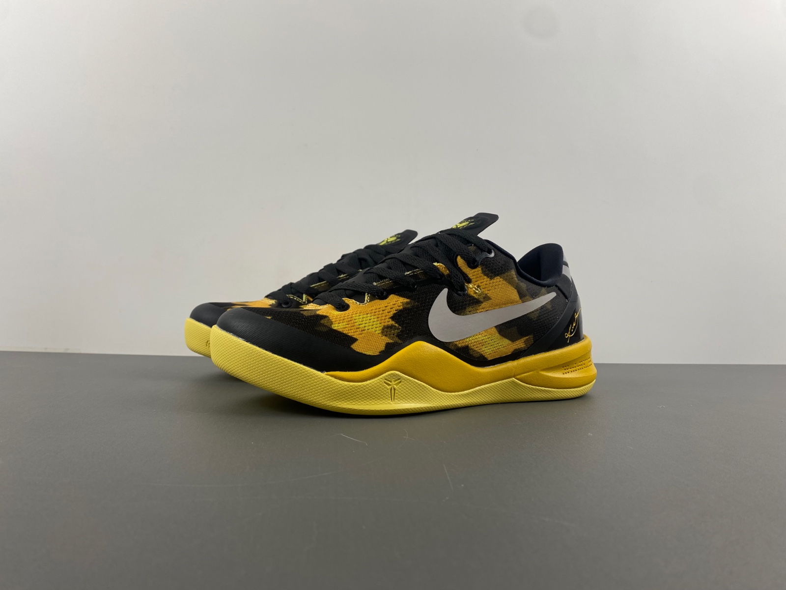 Nike Kobe 8 XDR 'Black Yellow' 555286-077