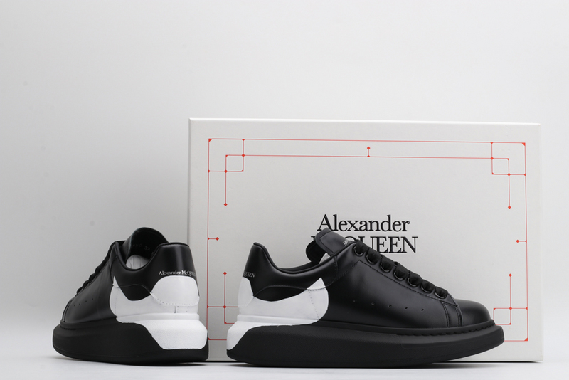 MCQUEEN OVERSIZED SNEAKER