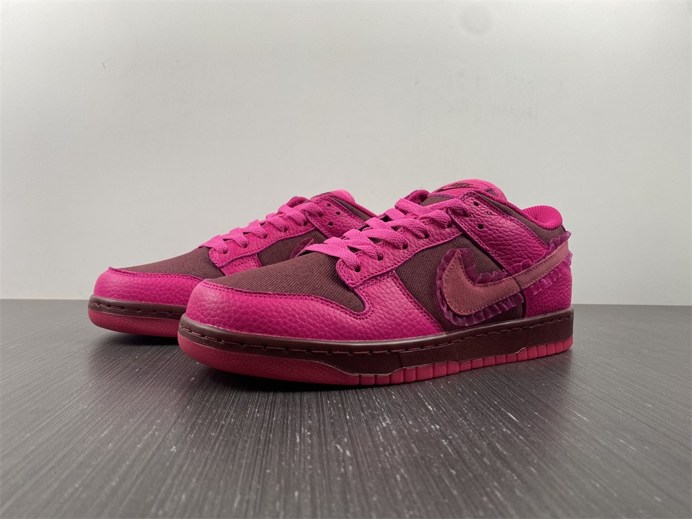 Nike Dunk Low Valentine