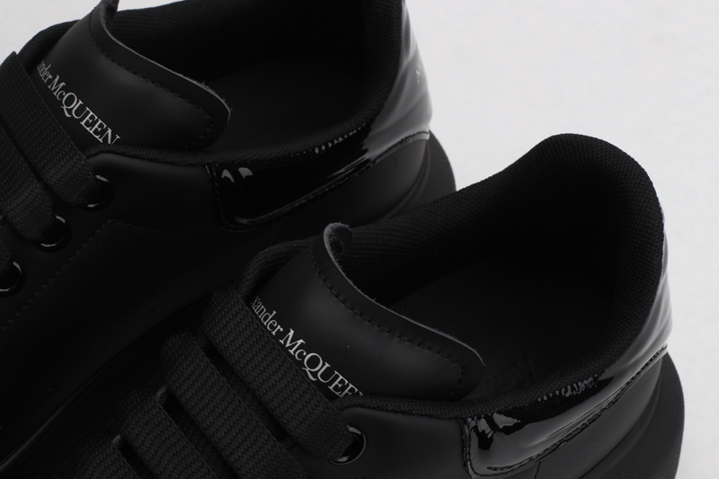 MCQUEEN OVERSIZED SNEAKER