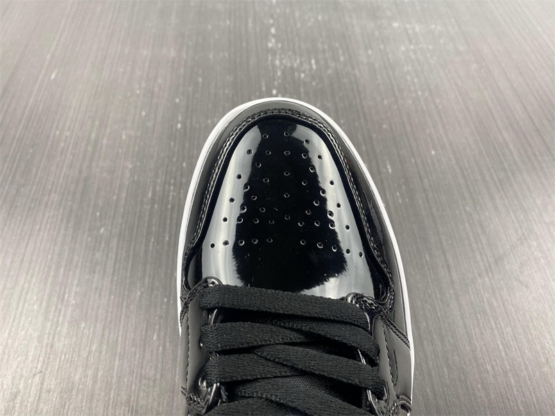 Air Jordan 1 Retro Low Black Gold Patent 554723-032