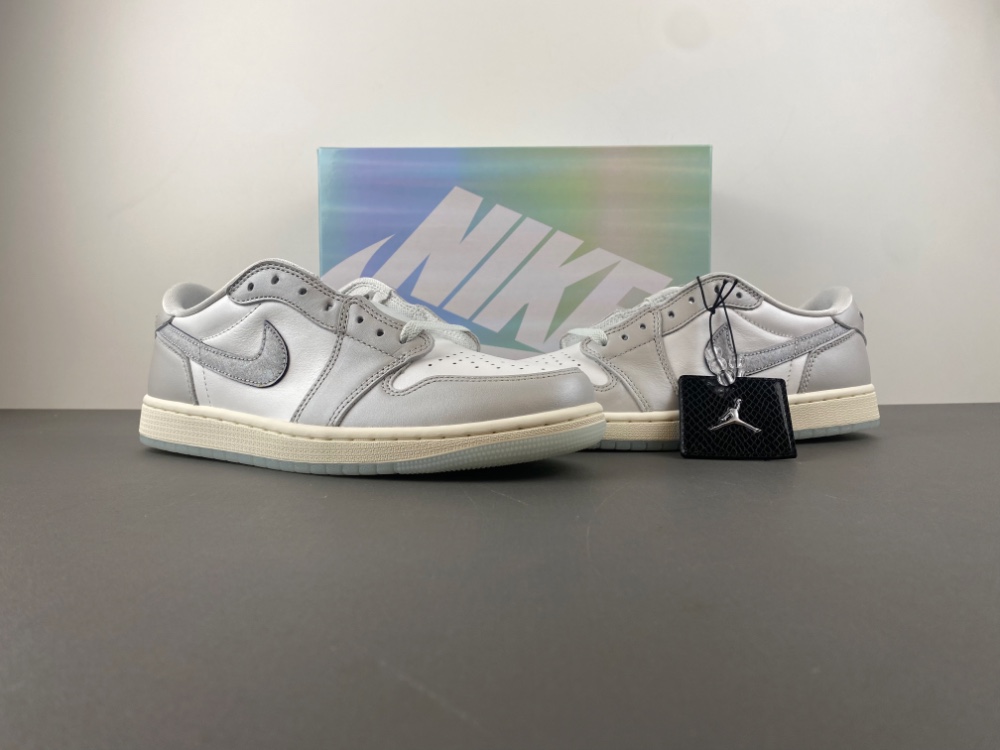 Air Jordan 1 Retro Low 