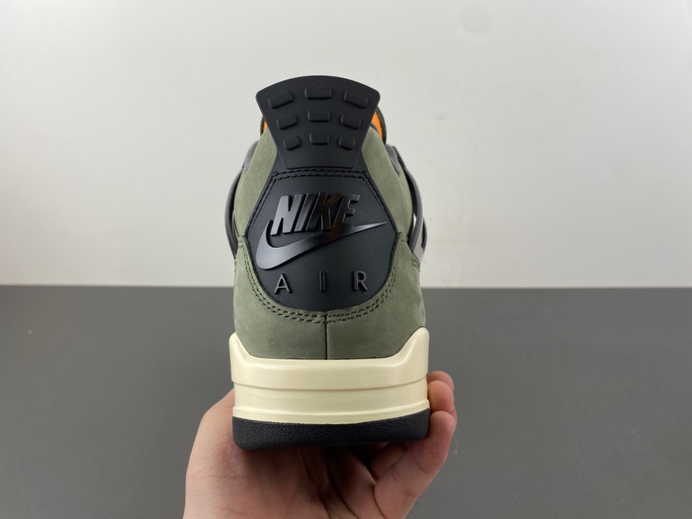 UNDEFEATED x Air Jordan 4 OG IB1519-200