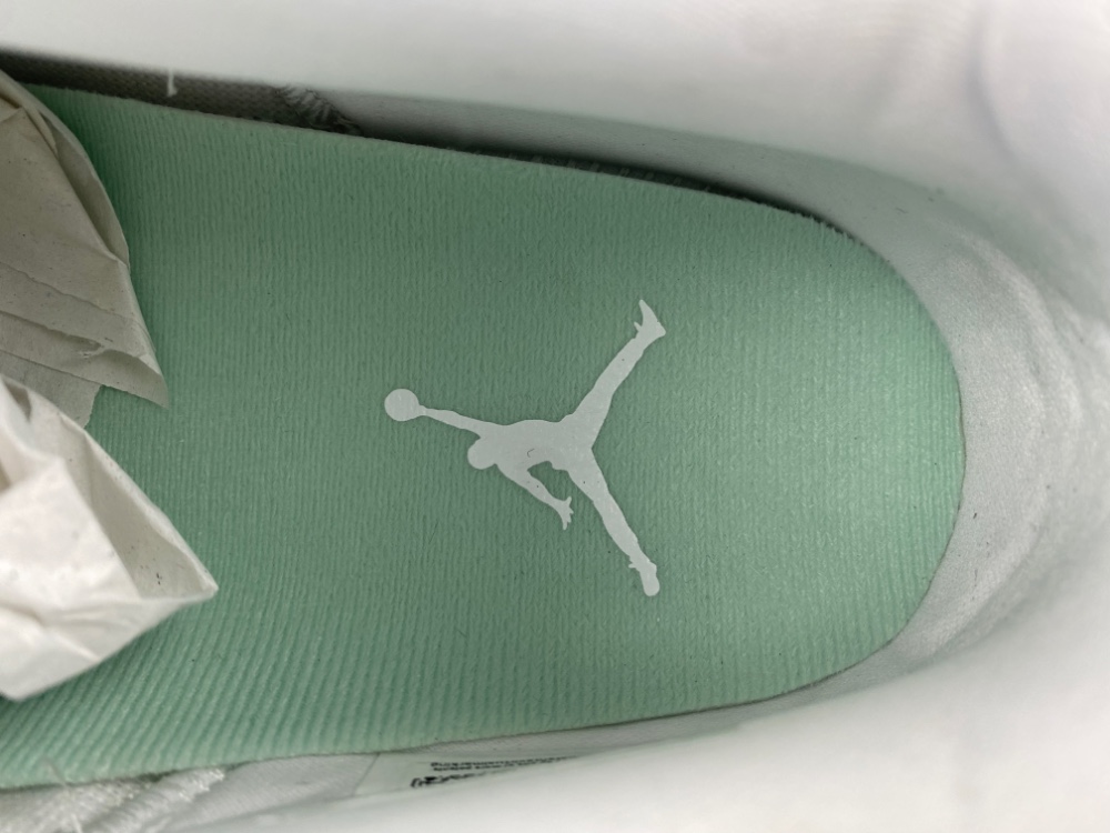 Air Jordan 11 Low “Igloo” AH7860-103