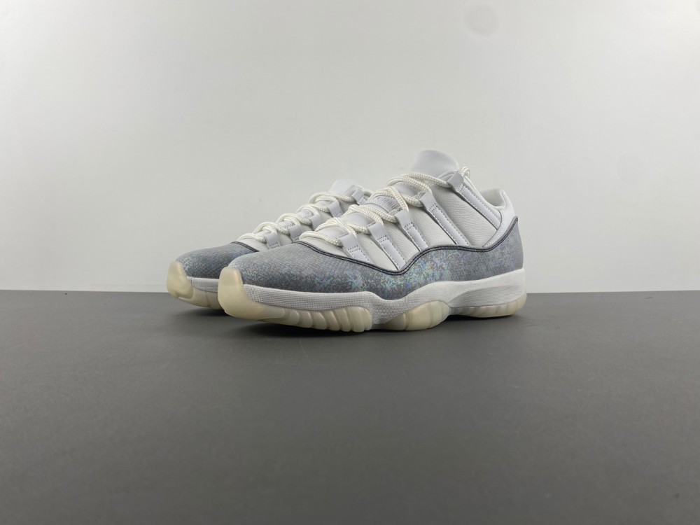 Air Jordan 11 Low 2025  HQ7000-001