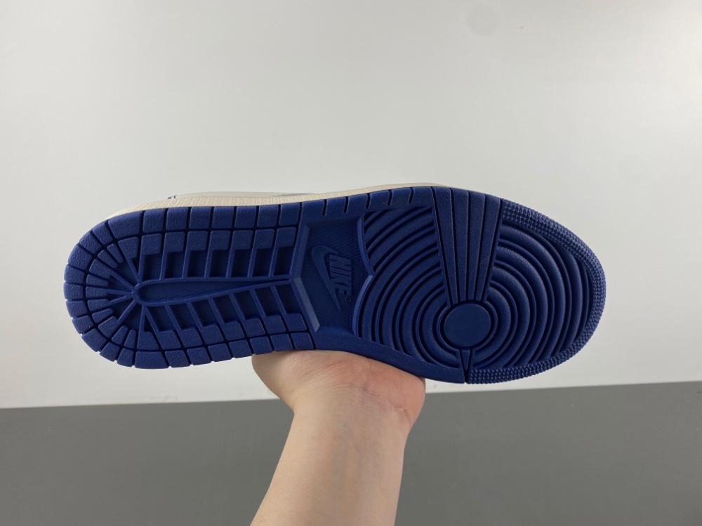 Fragment x Travis Scott x Supreme  Air Jordan 1 Low