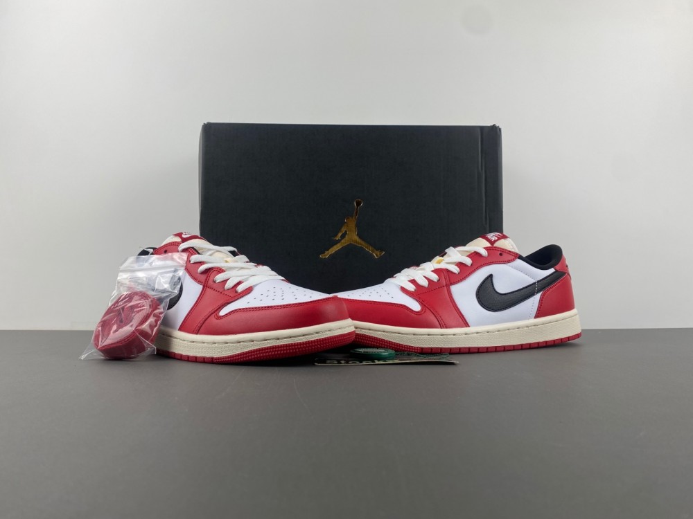 Air Jordan 1 Low OG “Chicago”