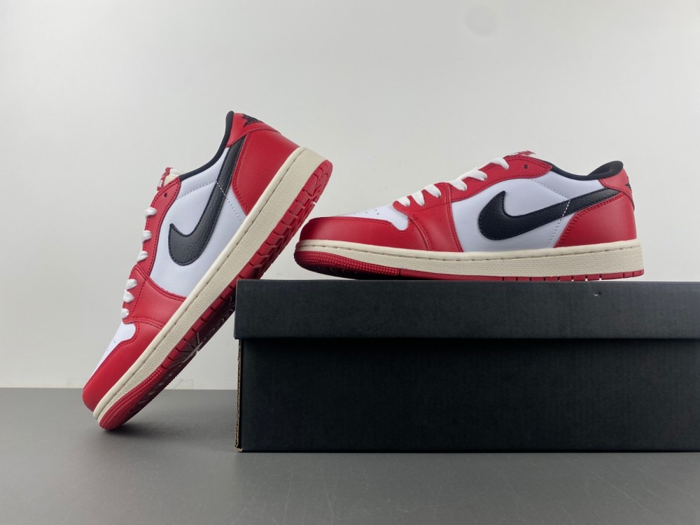 Air Jordan 1 Low OG “Chicago”