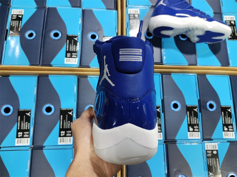 Air Jordan 11 AT7802