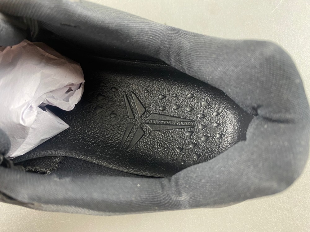 Nike Kobe 9 EM Low  646701-701