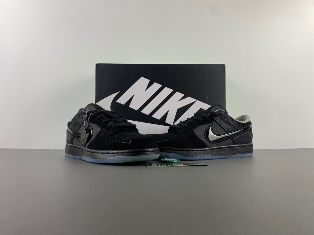 Division Street x Nike Dunk Low Lux “Oregon Black”HV1470-001