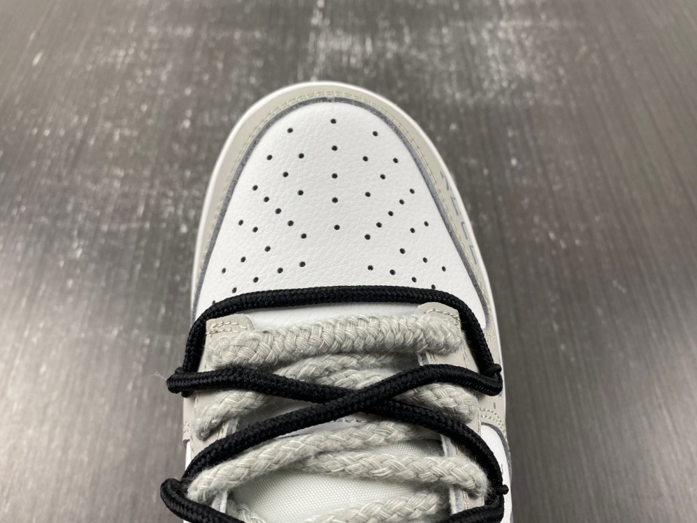 Nike SB Dunk Low FD0661-100