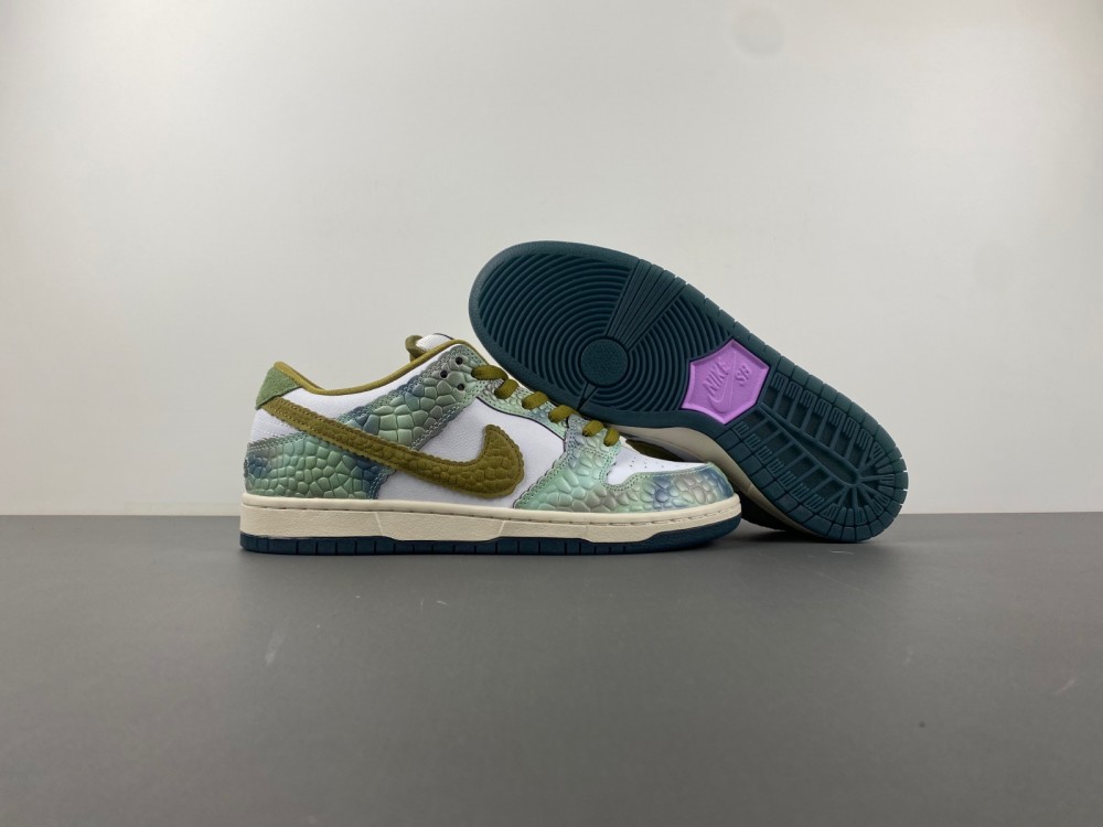 Alexis Sablone x Dunk Low SB 
