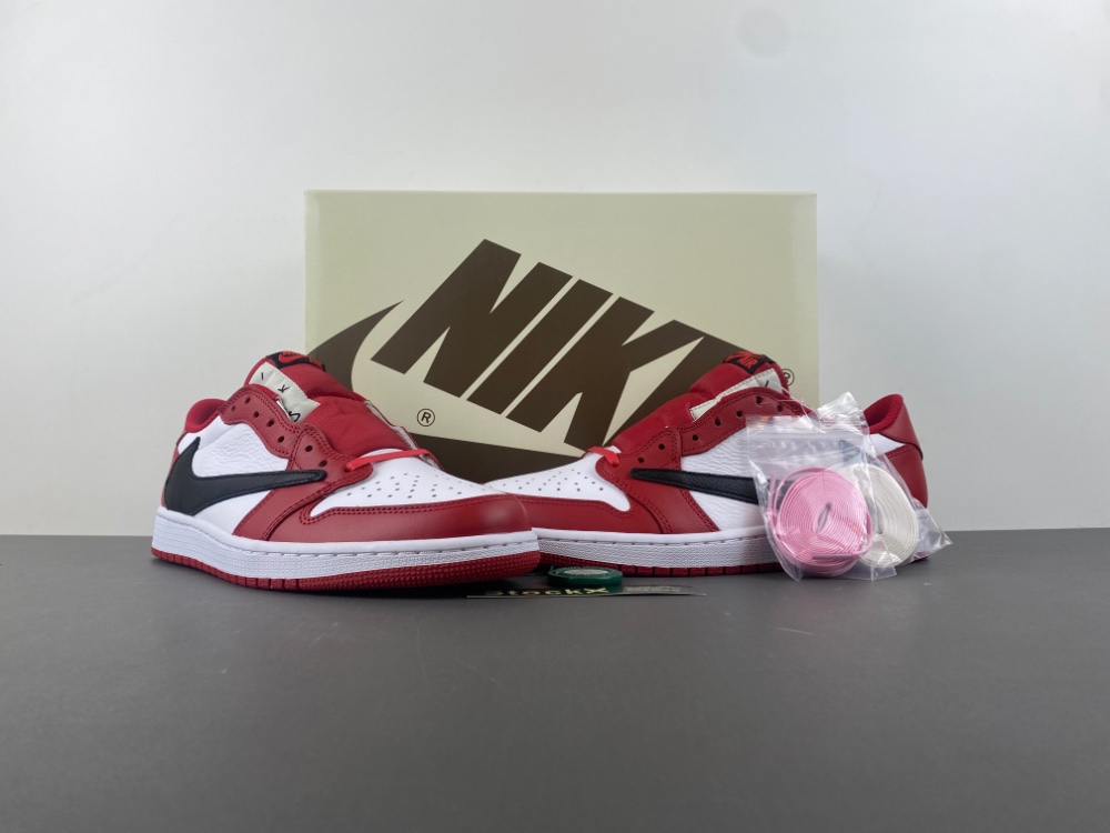 Travis Scott x Air Jordan 1 Low DM7866-101