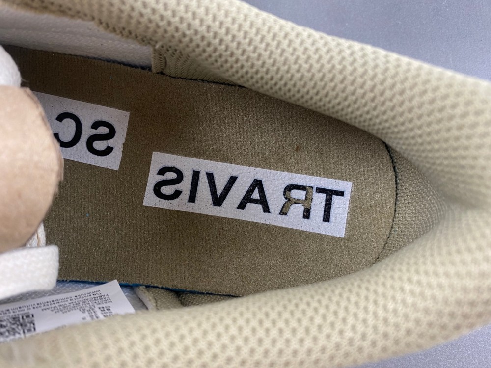 Travis Scott x Air Jordan DZ137-701