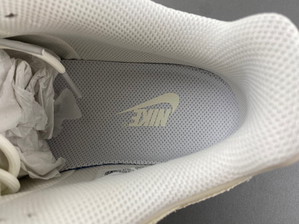 Travis Scott x Nike Zoom Field HQ3061-100