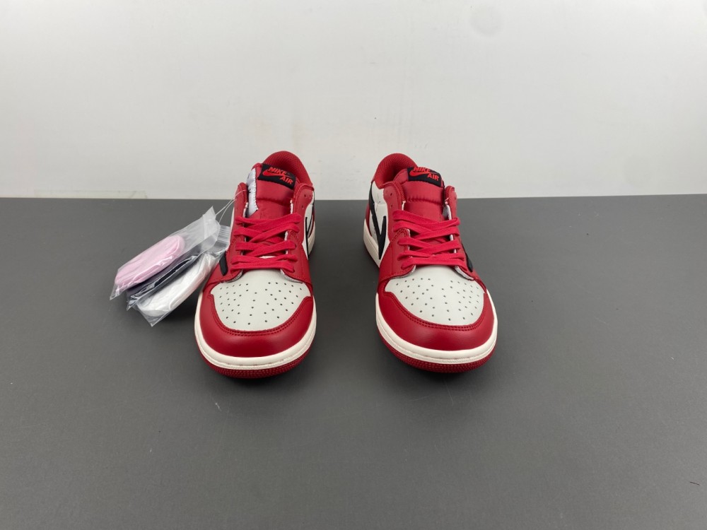 Travis Scott x Air Jordan DZ4137-700