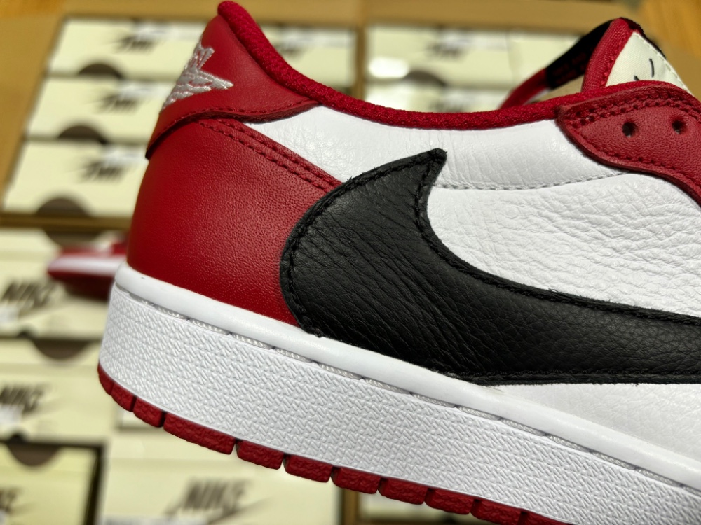 Travis Scott x Air Jordan 1 Low DM7866-101