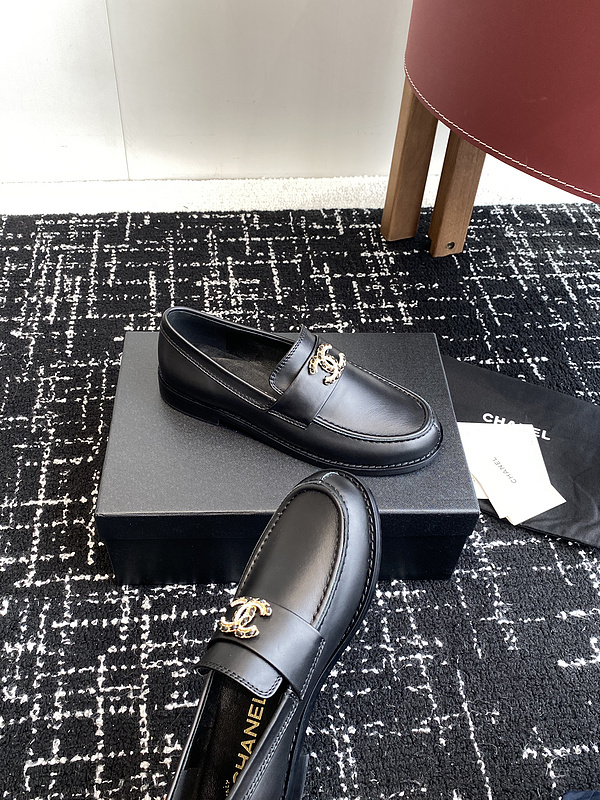 Chanel Leather CC Logo Loafers