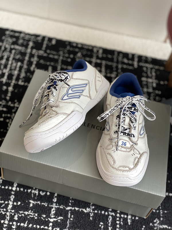 Balenciaga Hamptons Worn-Out Sneaker