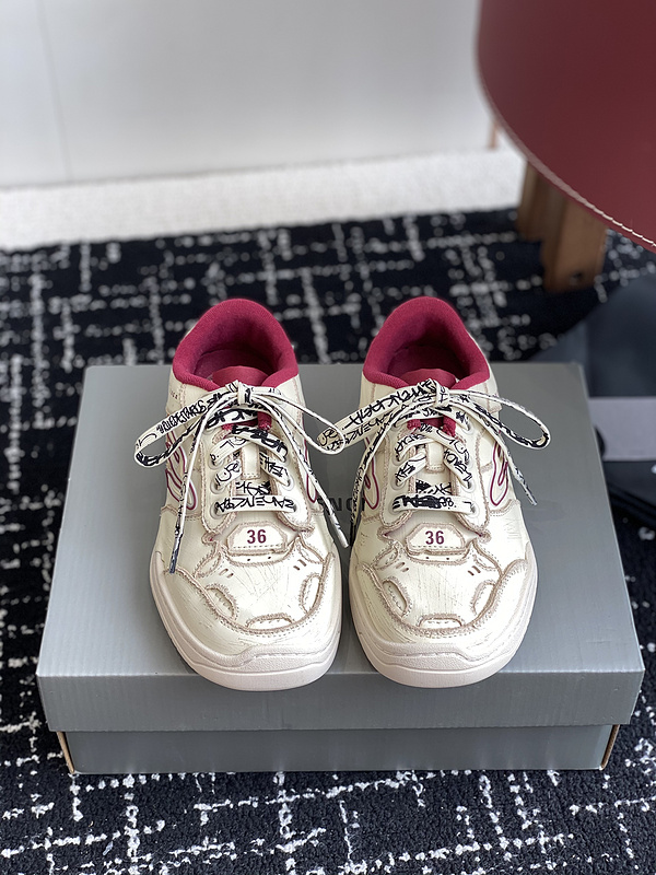 Balenciaga Hamptons Worn-Out Sneaker