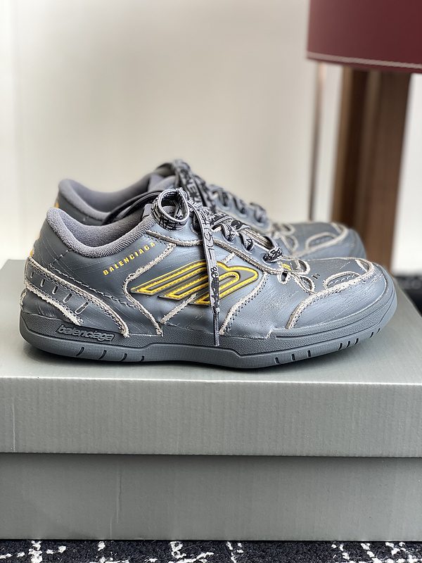 Balenciaga Hamptons Worn-Out Sneaker