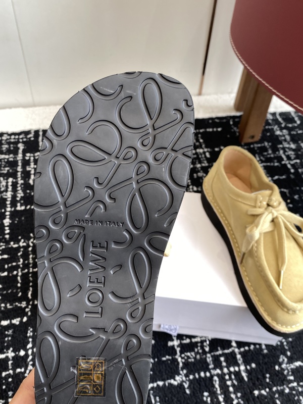 Faro lace-up in suede calfskin