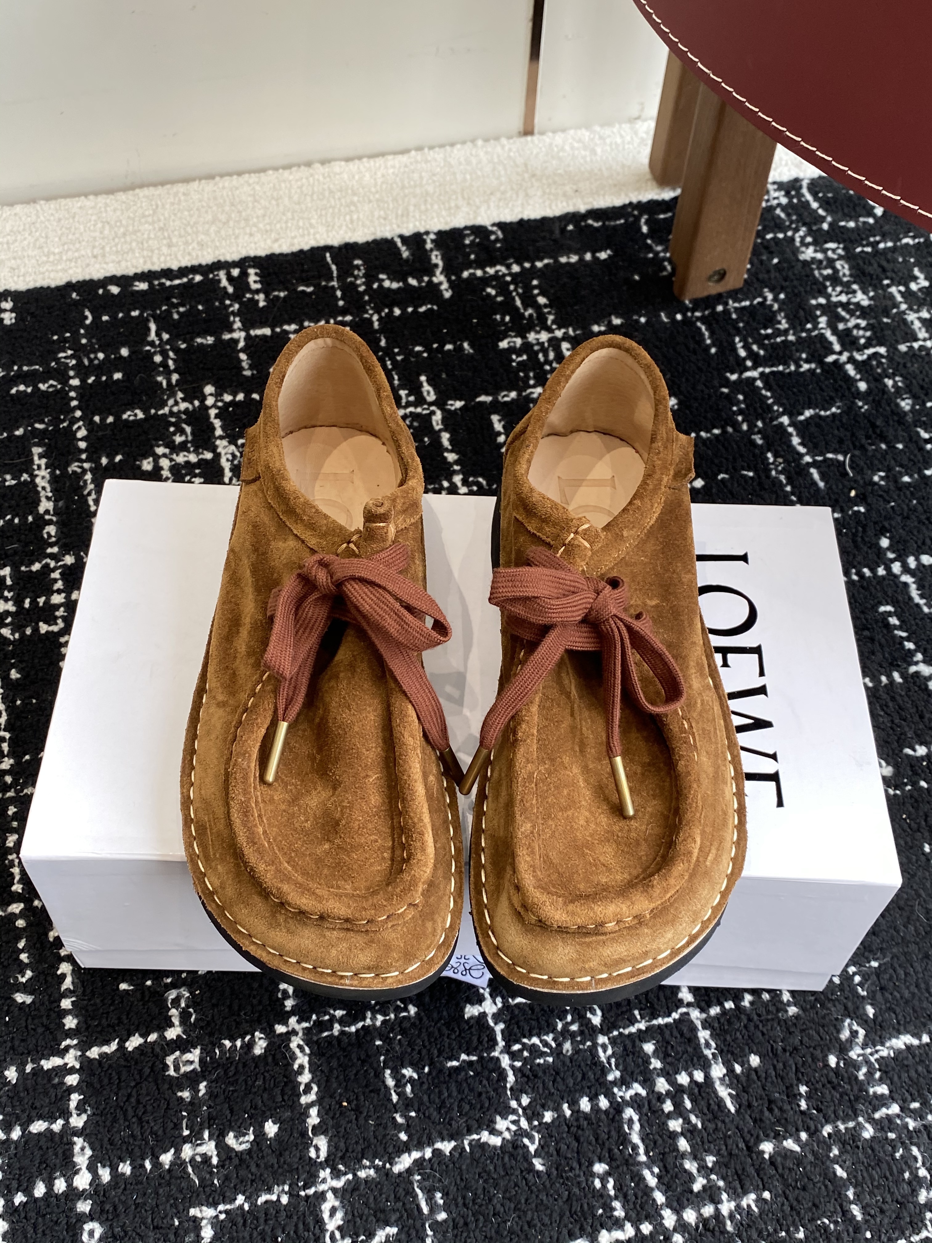 Faro lace-up in suede calfskin