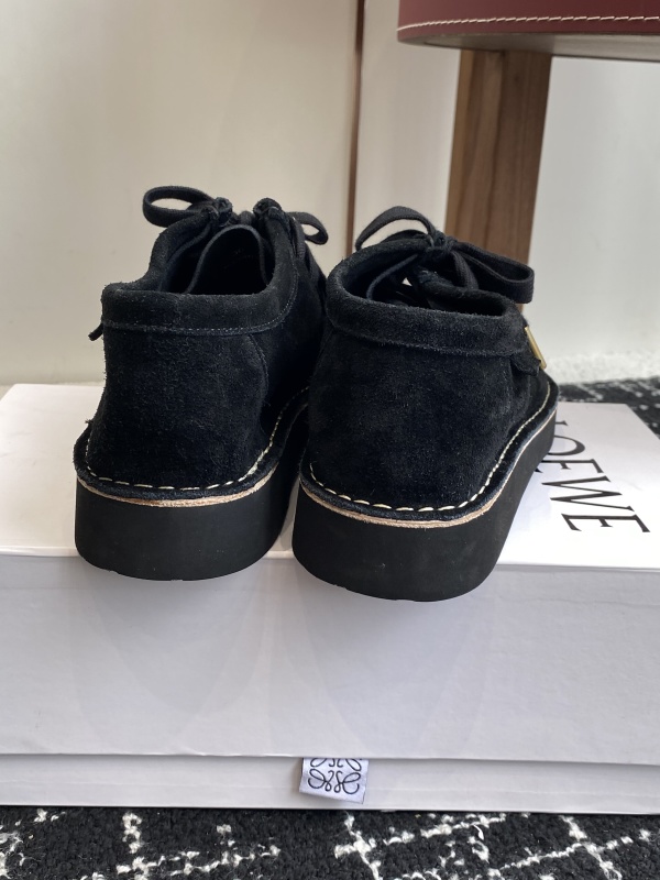 Faro lace-up in suede calfskin