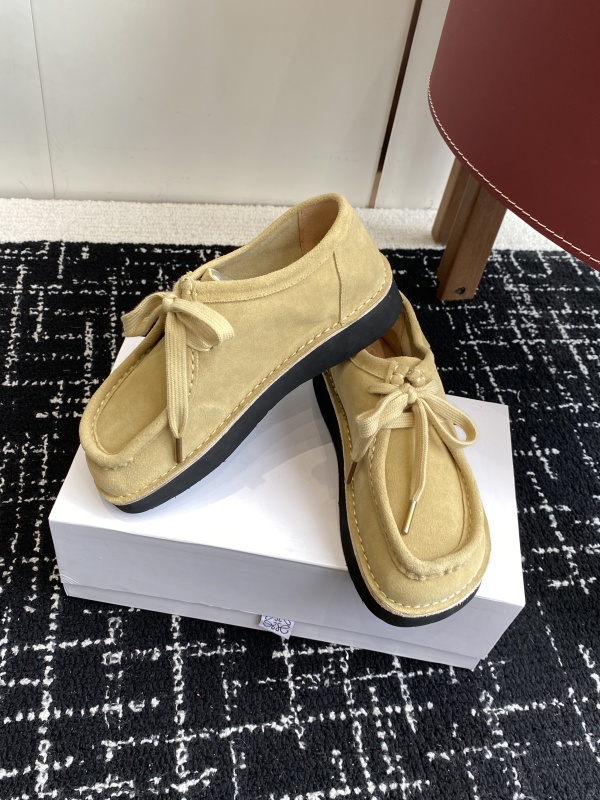 Faro lace-up in suede calfskin