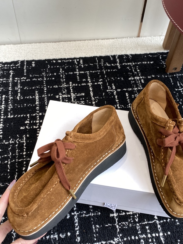 Faro lace-up in suede calfskin