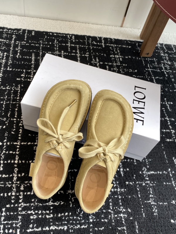 Faro lace-up in suede calfskin