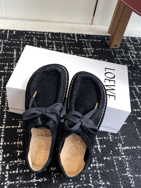 Faro lace-up in suede calfskin