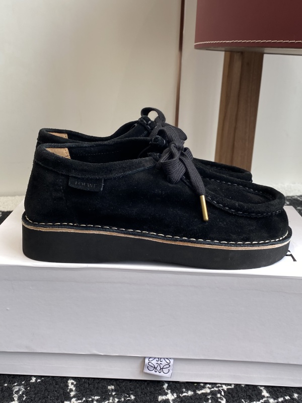 Faro lace-up in suede calfskin