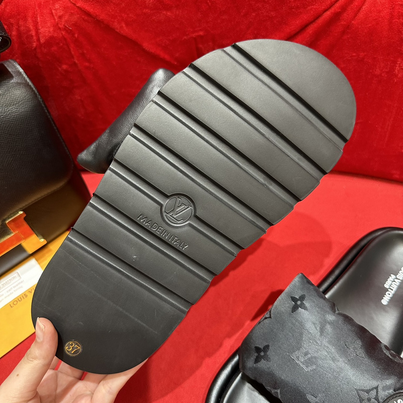 LV POOL PILLOW COMFORT MULE