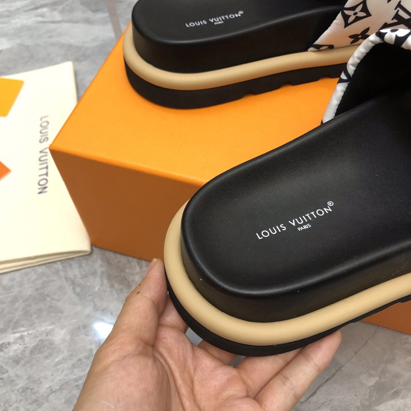 LV POOL PILLOW COMFORT MULE