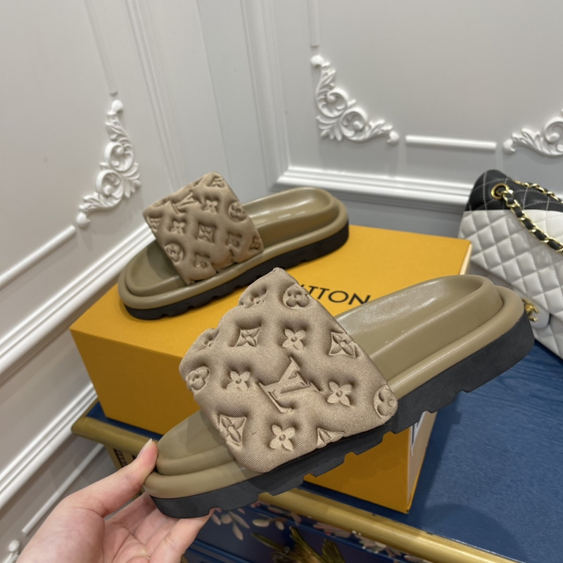 LV POOL PILLOW COMFORT MULE