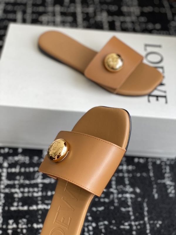 Loewe Pebble Slide in Soft Calfskin Brown