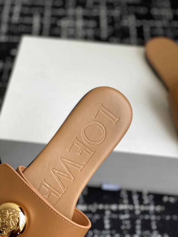 Loewe Pebble Slide in Soft Calfskin Brown