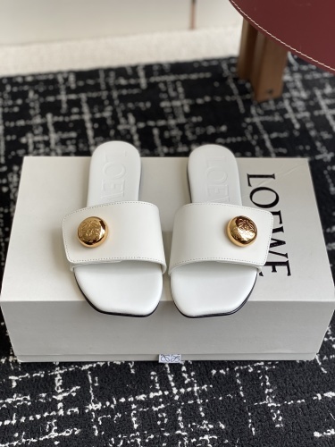 Loewe Pebble Slide in Soft Calfskin White